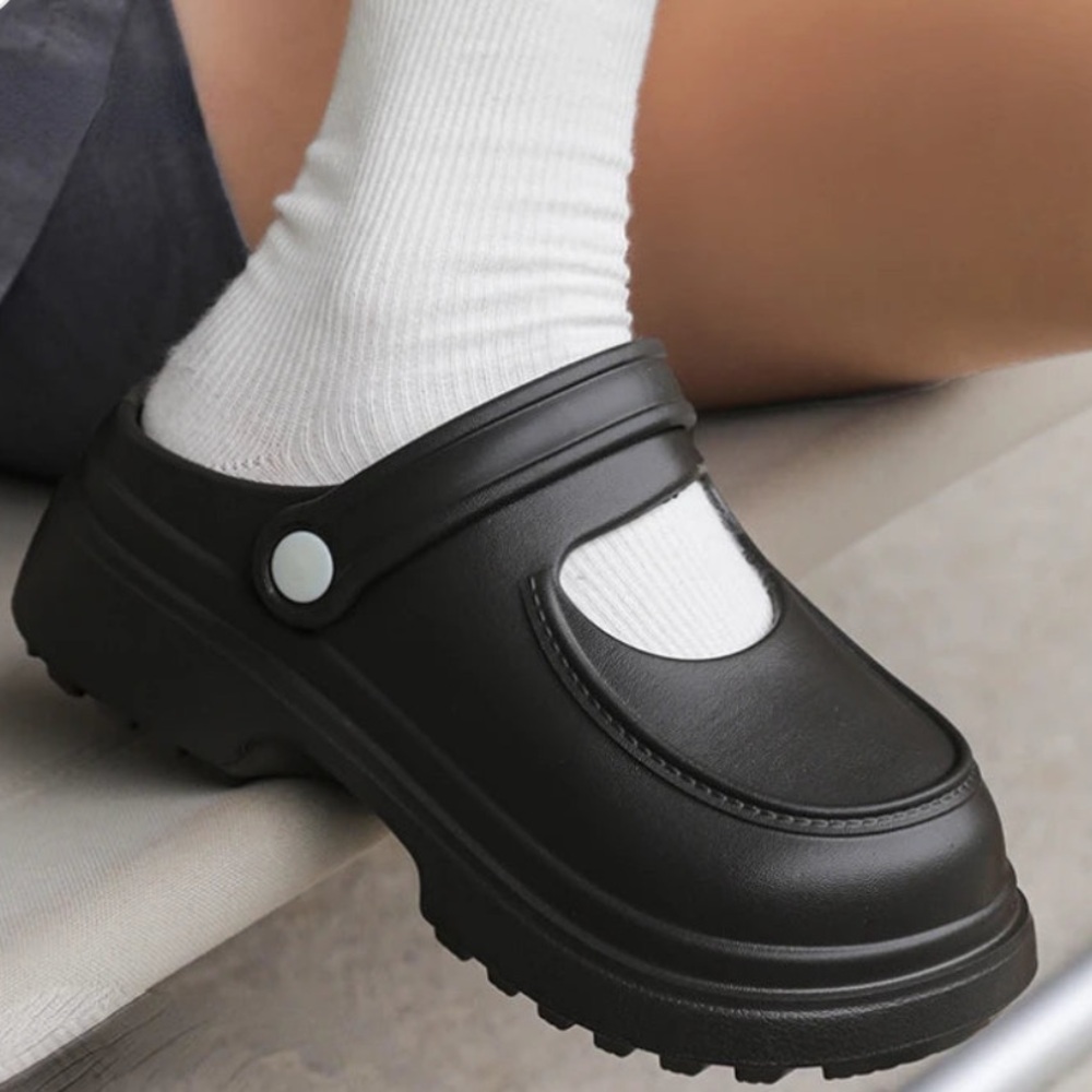 Chic Cache Eleva Clogs Size 9
